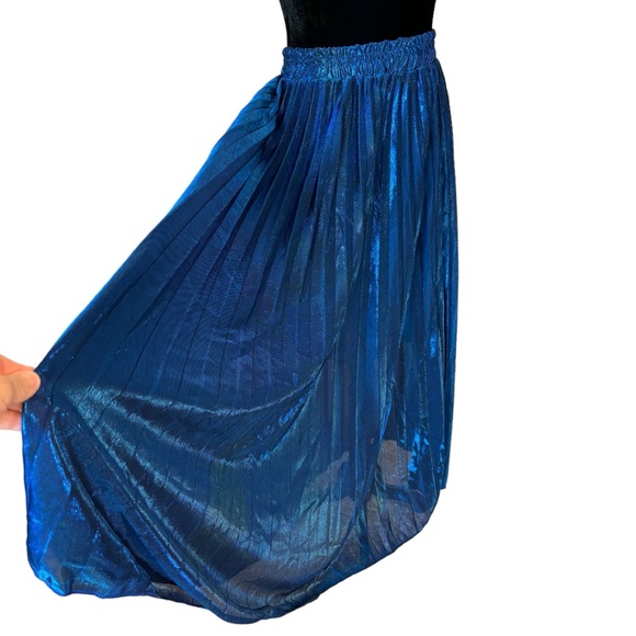 The SAVONNA Metallic Full Skirt - Picture 11 of 11